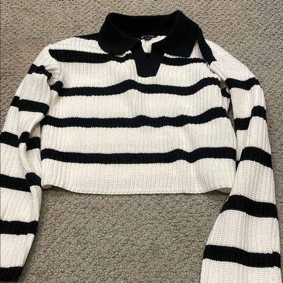 Black and White Striped Cropped Sweater - Picture 1 of 4